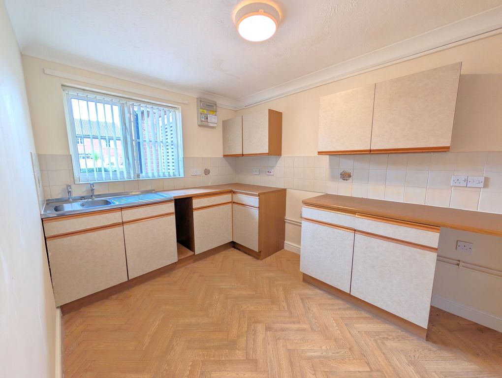 Property photo 2 of 6 Kitchen
