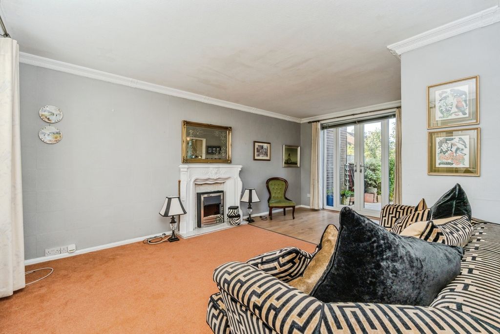 Property photo 2 of 17 Photo