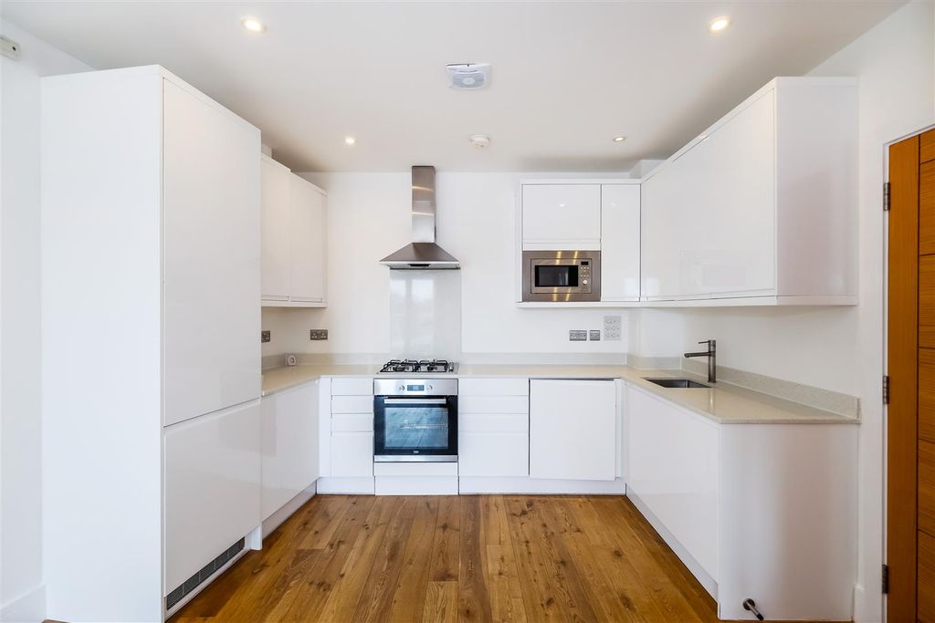 Property photo 2 of 21