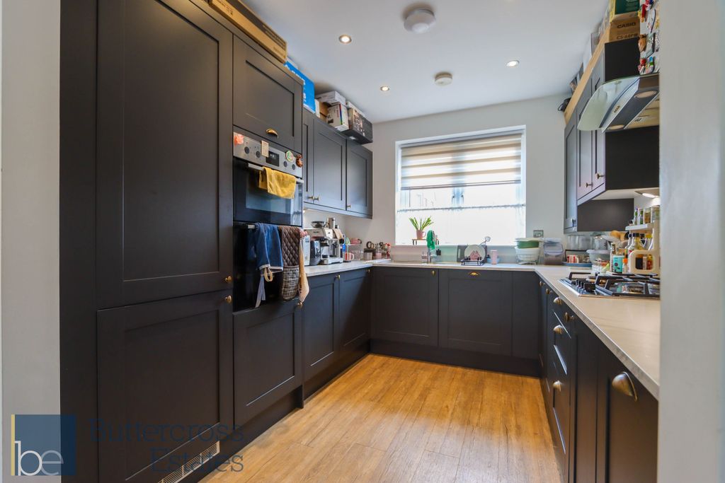 Property photo 2 of 18 Kitchen