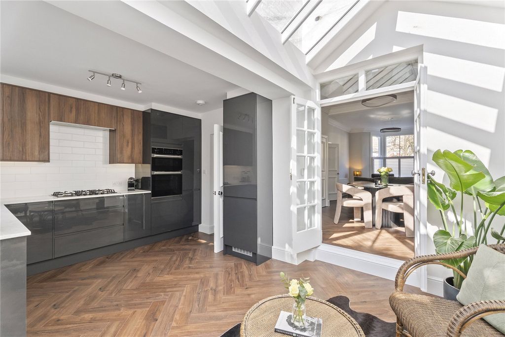 Property photo 3 of 21 Picture No. 11