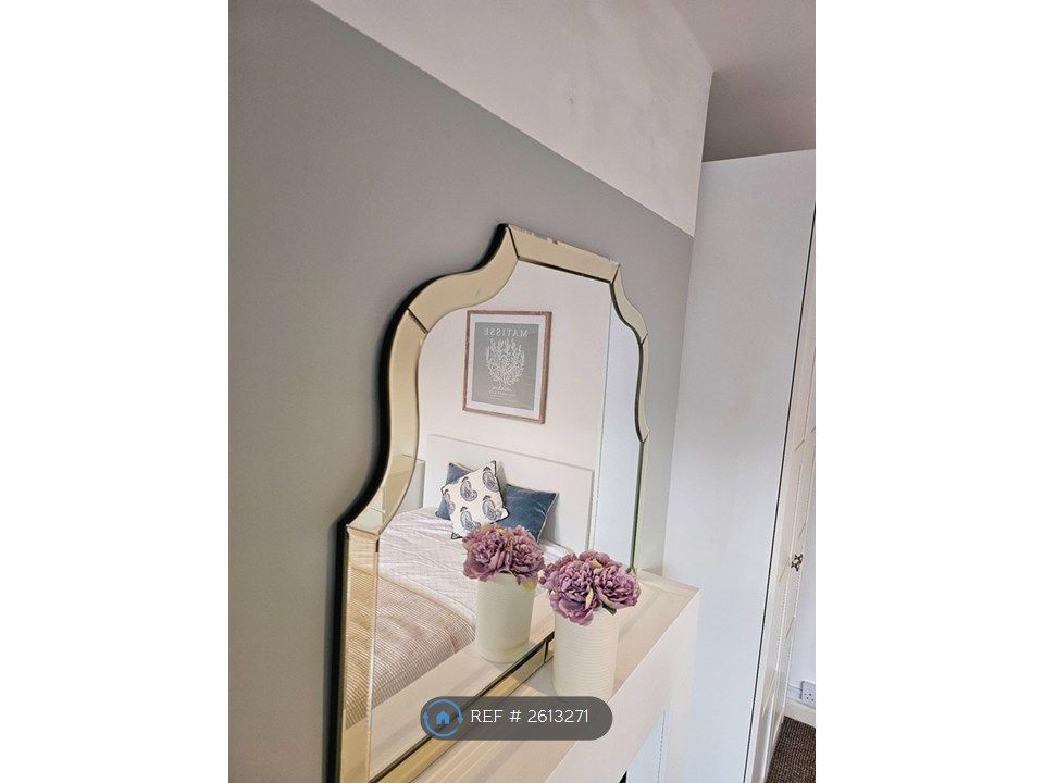Property photo 3 of 13 Decor