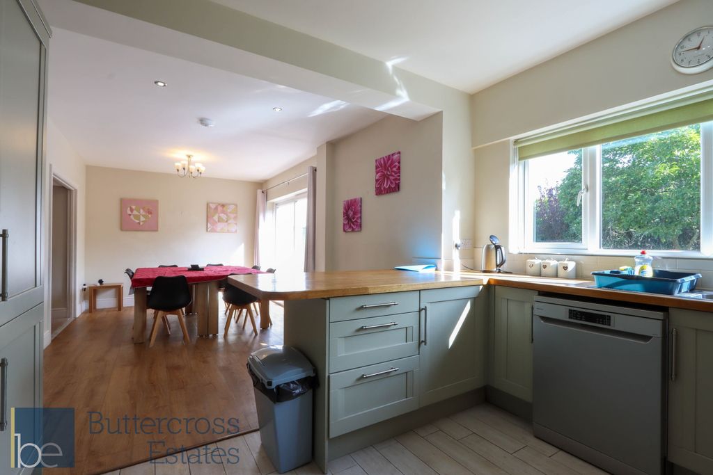 Property photo 3 of 35 Kitchen