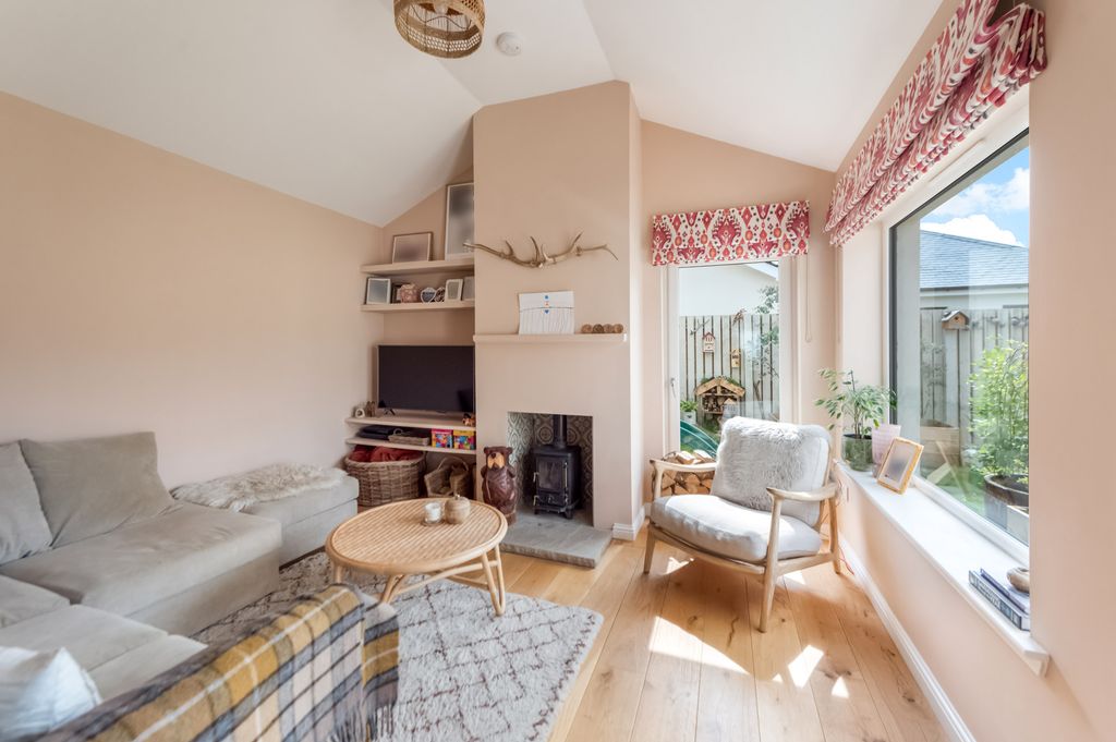 Property photo 2 of 31