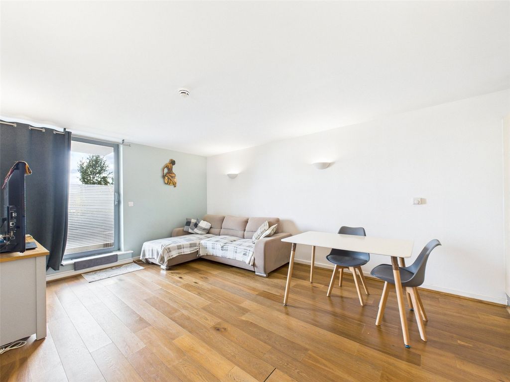 Property photo 2 of 15 Living Room/ Kitchen