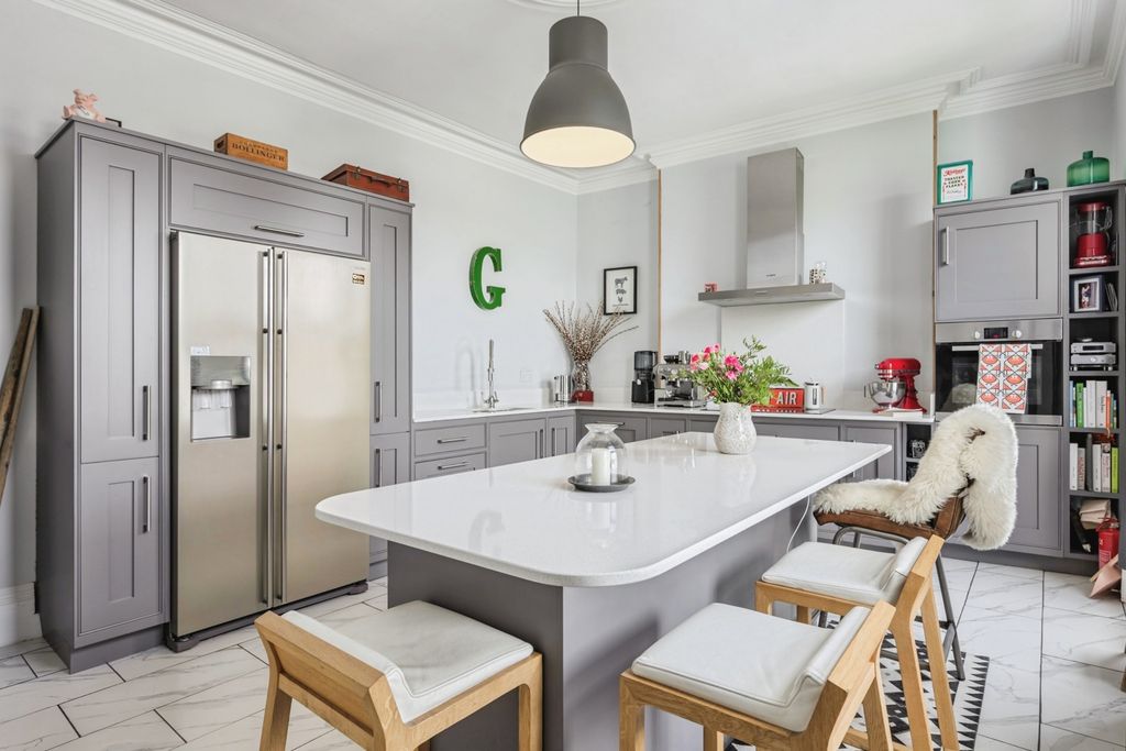 Property photo 2 of 31 Pbox-Img.Jpg