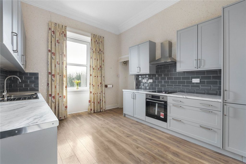 Property photo 2 of 25 17/2 Stanely Road 2