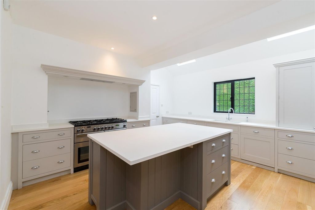 Property photo 3 of 17 Crossways, Chinhurst Lane (4).Jpg