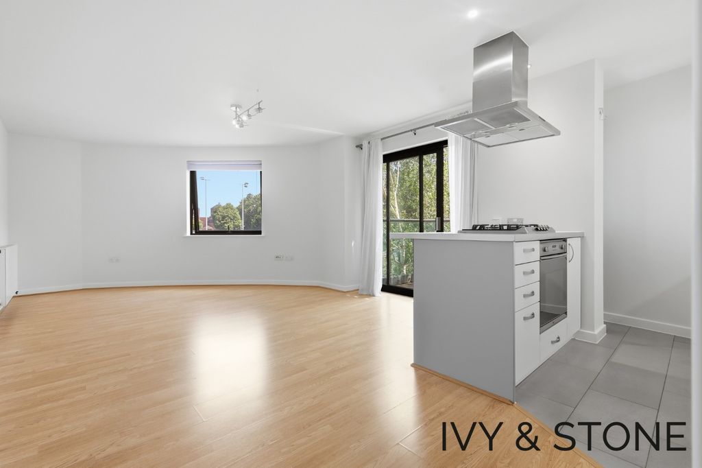 Property photo 3 of 14 5273933