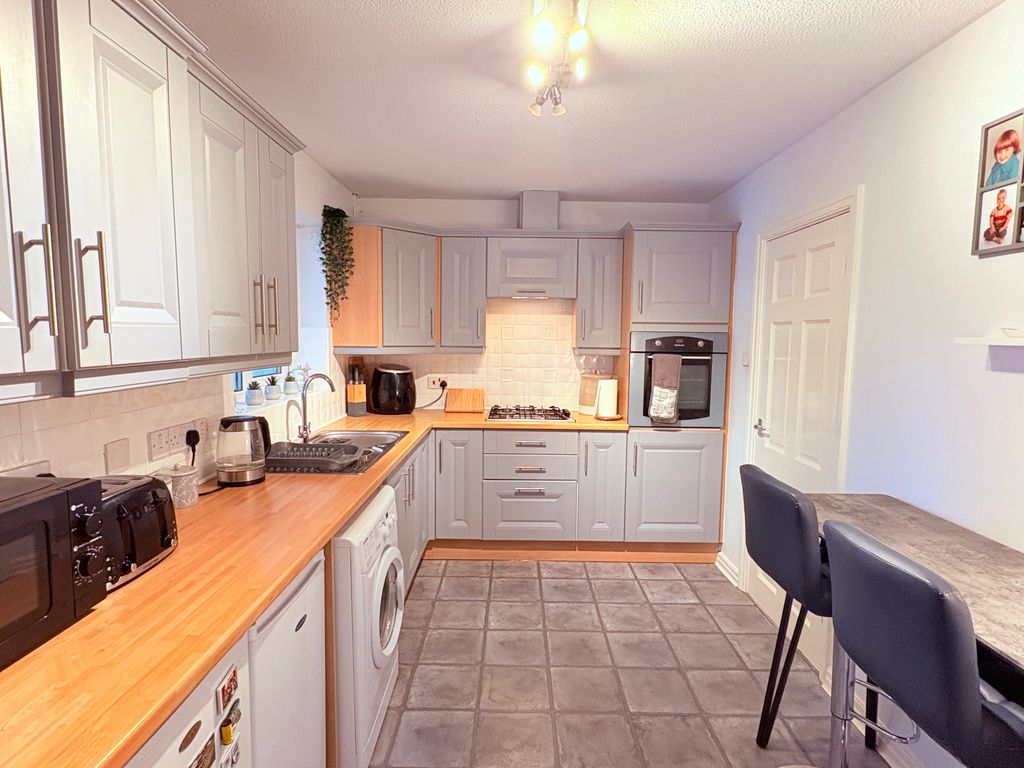 Property photo 2 of 21