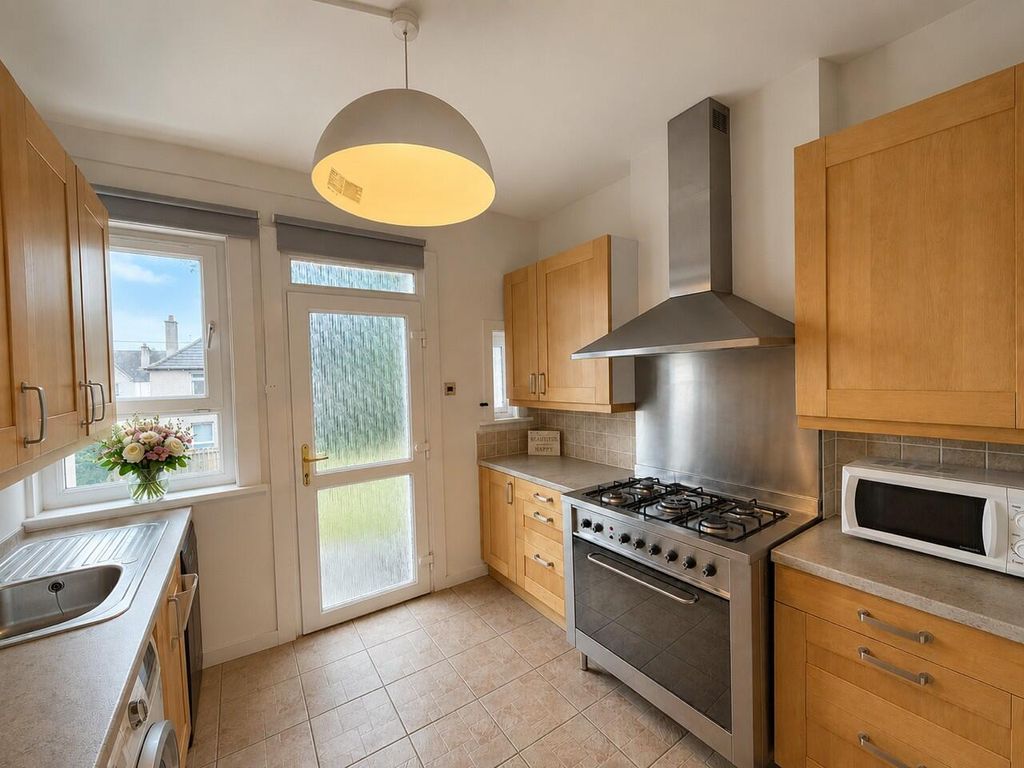 Property photo 3 of 7 Kitchen