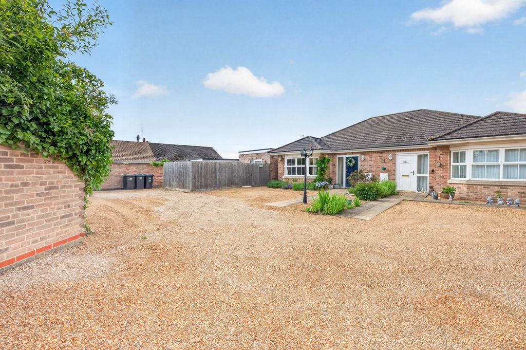 Property photo 1 of 42