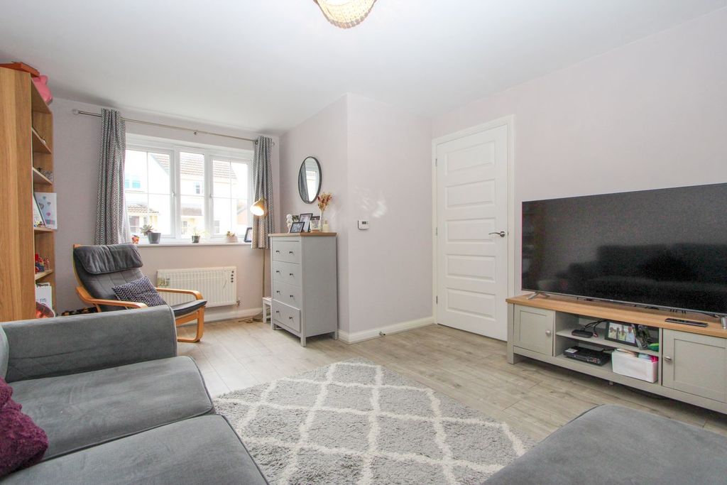 Property photo 2 of 20