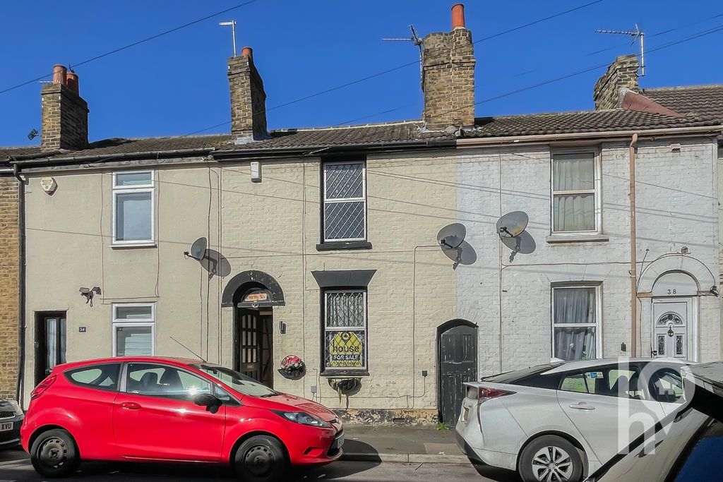 Property photo 3 of 12 Photo 7