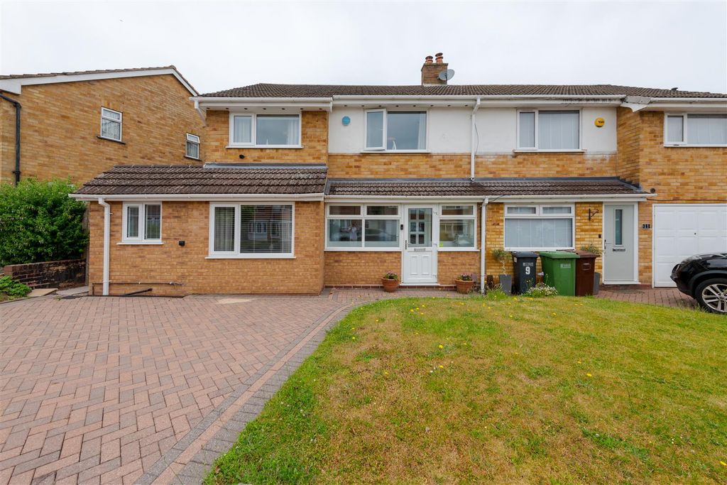 Property photo 1 of 13 9 Chantry Heath - By Charliegeaterphotography 7323