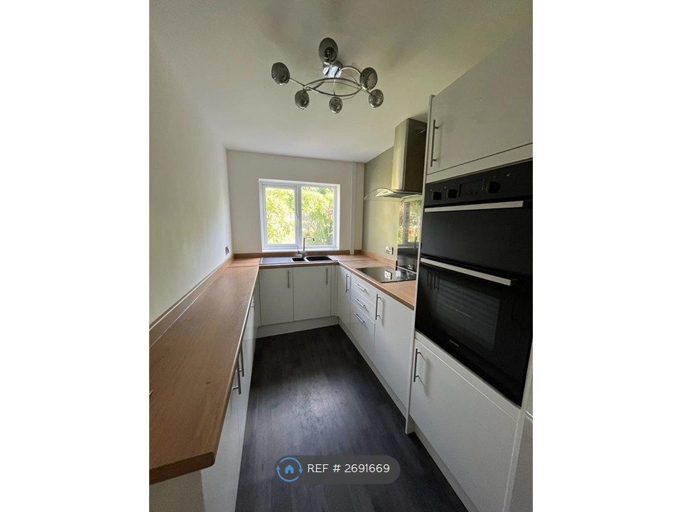 Property photo 3 of 8 Kitchen