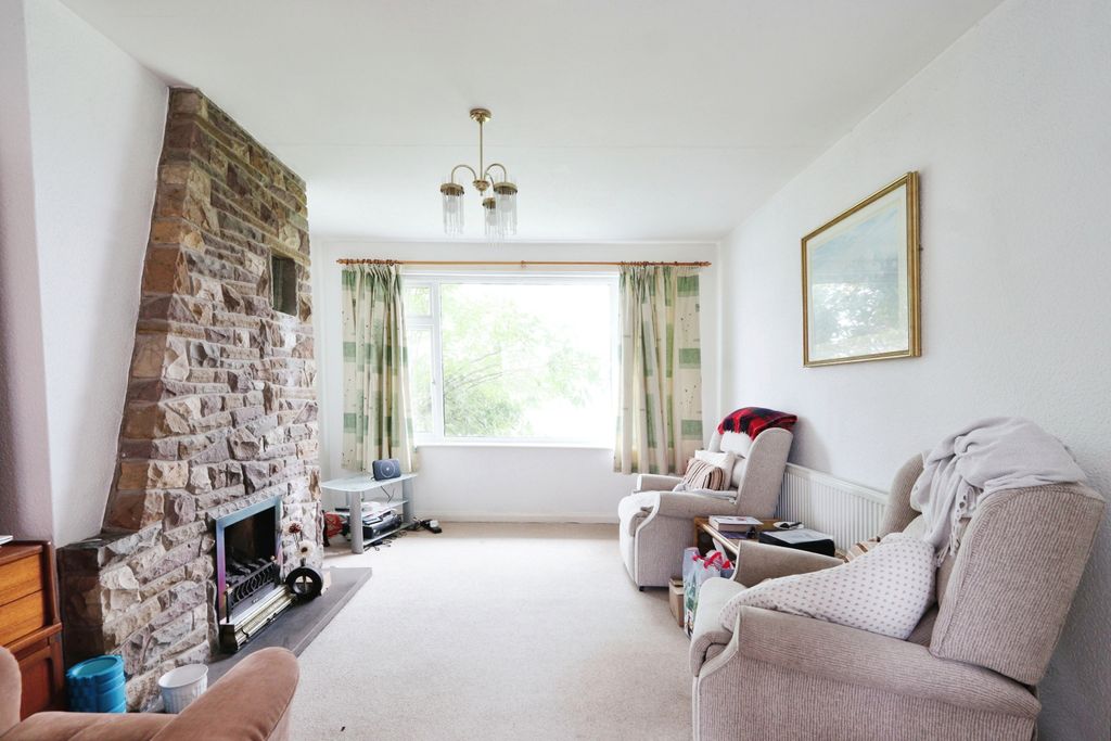 Property photo 2 of 19 Lounge