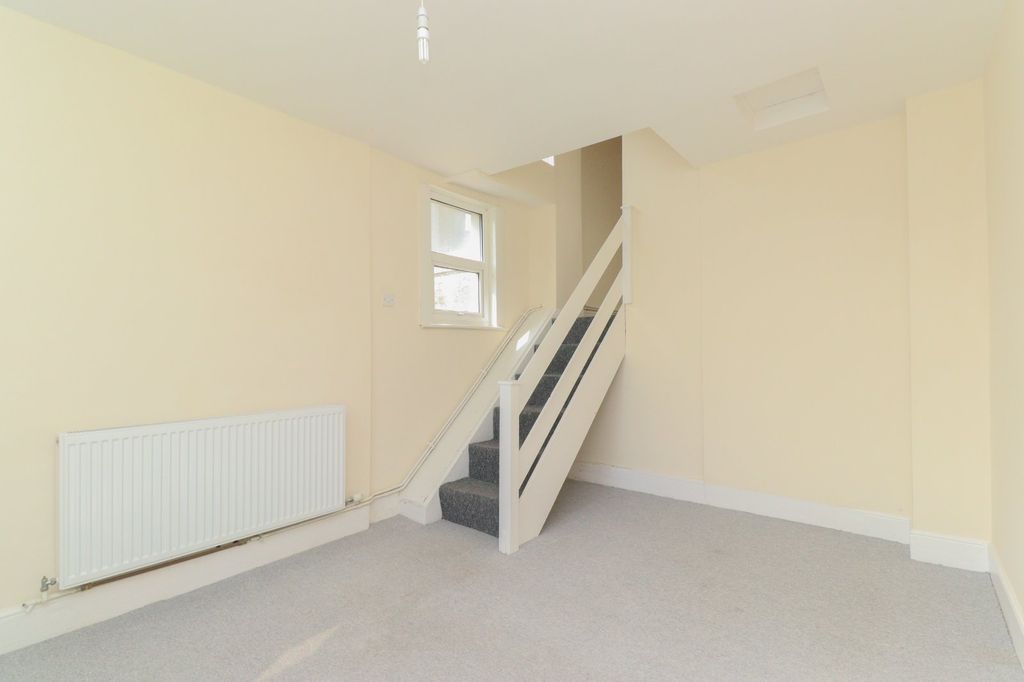 Property photo 3 of 9 Picture 3