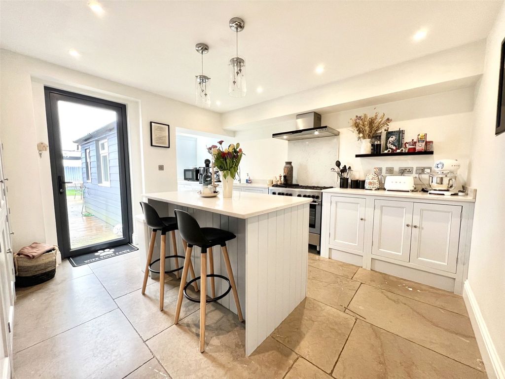 Property photo 2 of 32 Picture No. 06