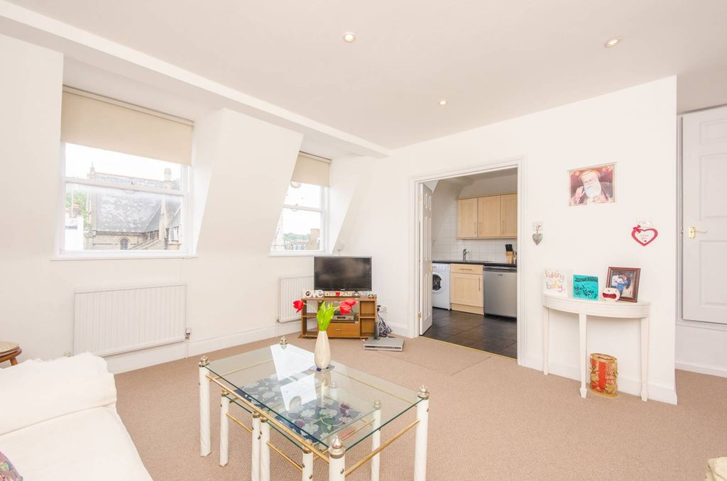 Property photo 3 of 9