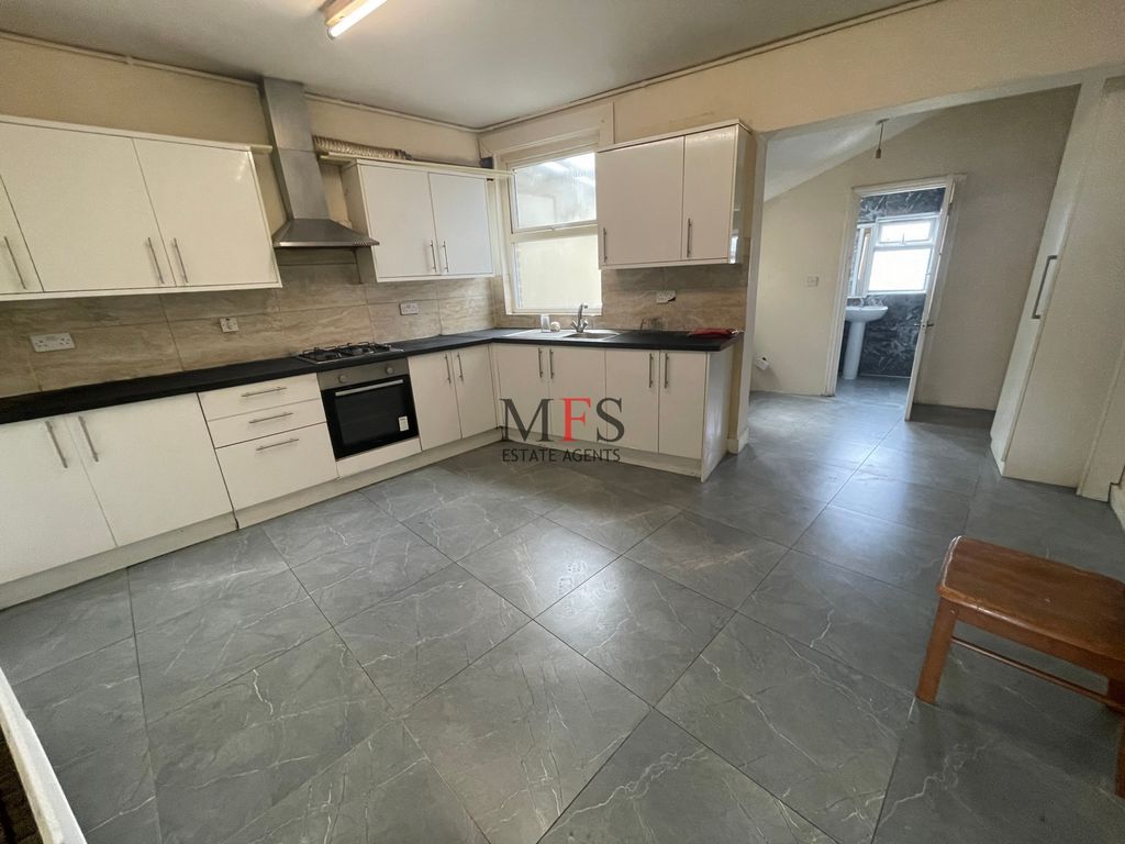 Property photo 3 of 18 Photo 16
