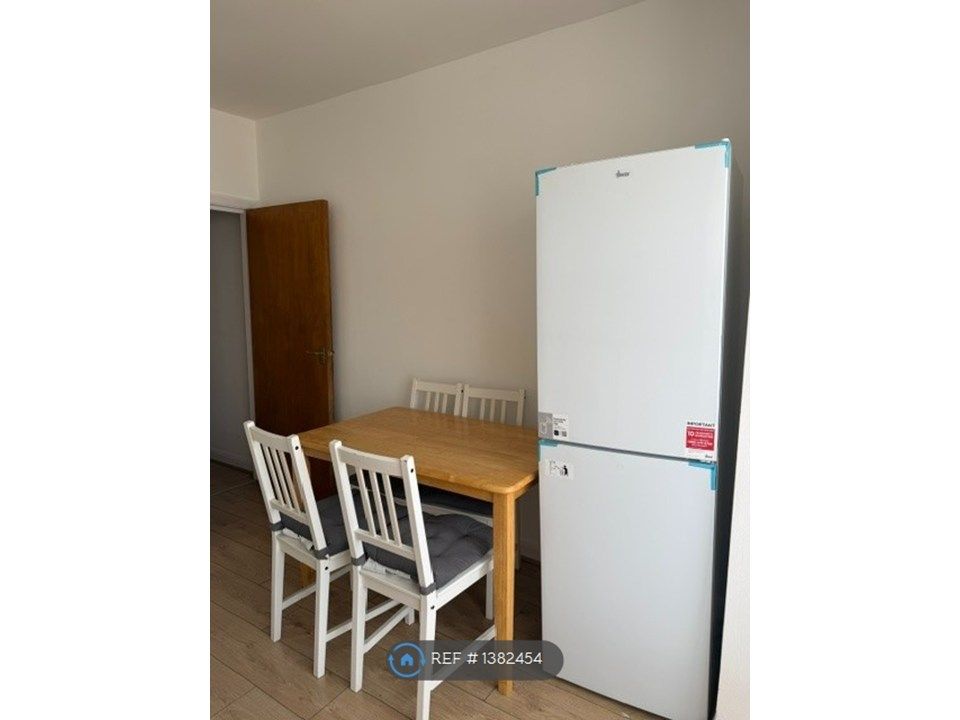 Property photo 2 of 8 Kitchen