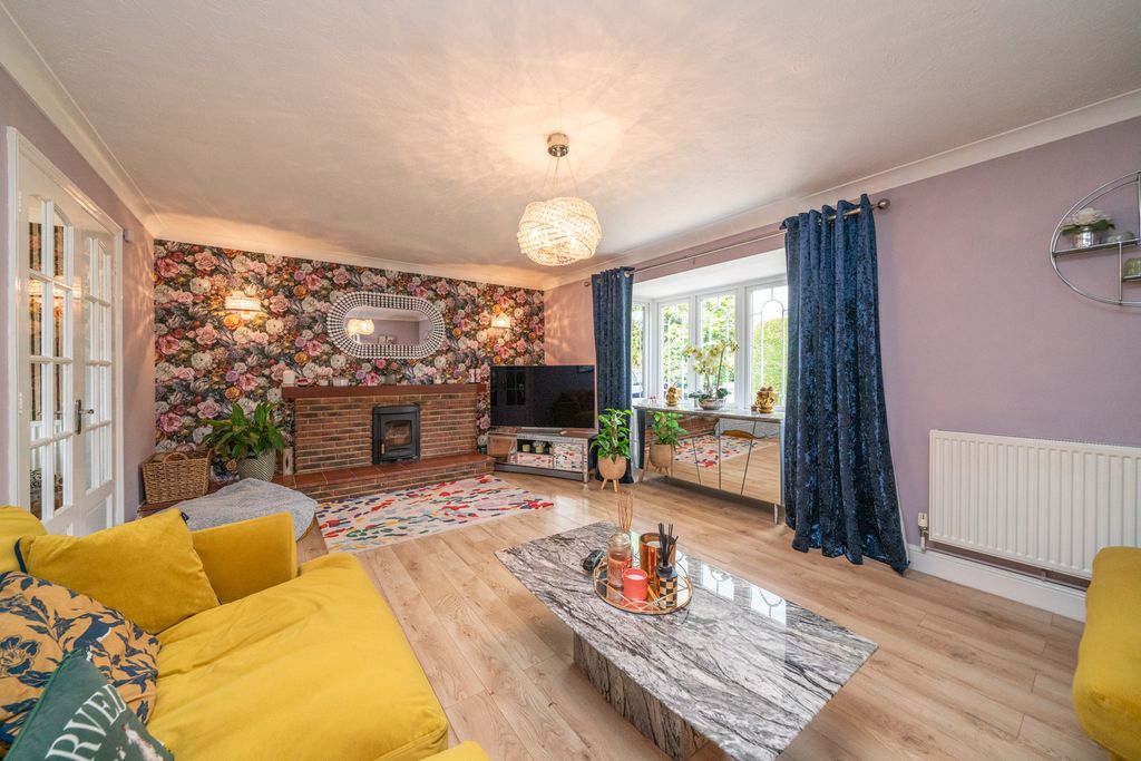 Property photo 3 of 33