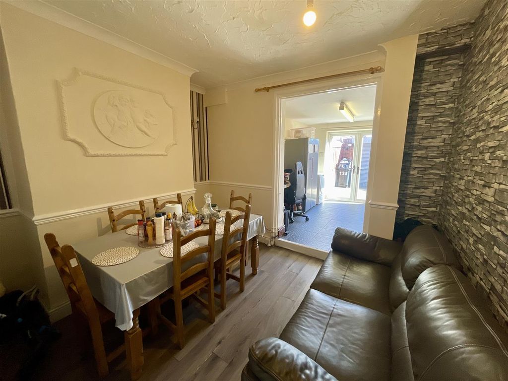 Property photo 3 of 10 Dining Room