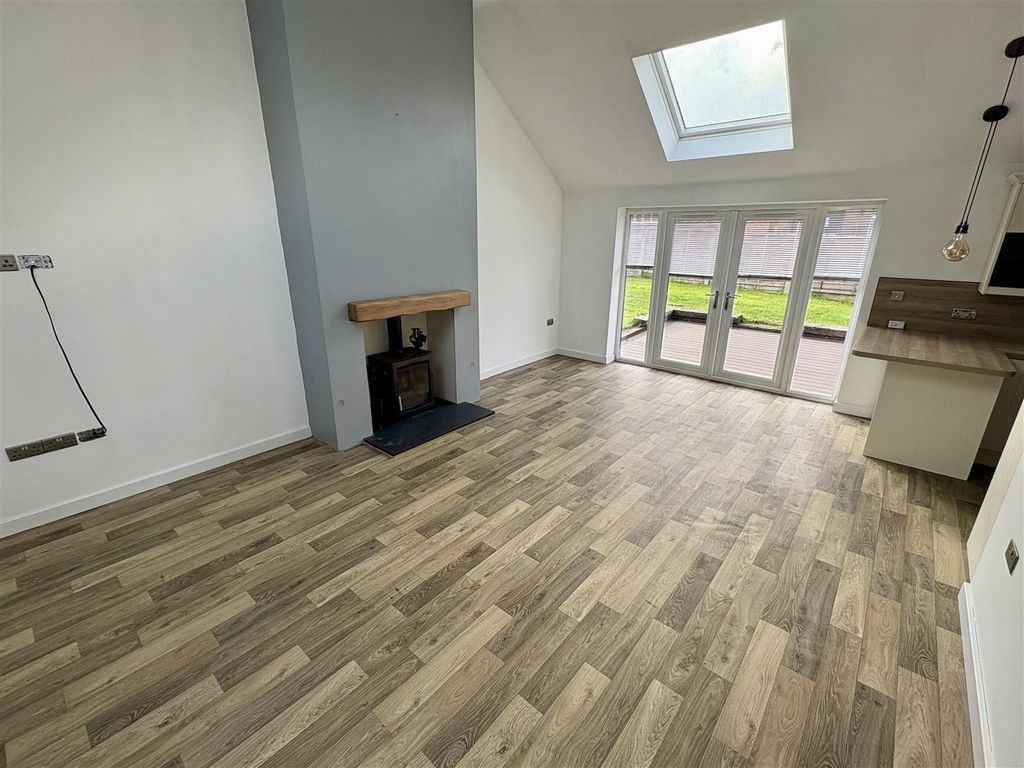 Property photo 3 of 11 3