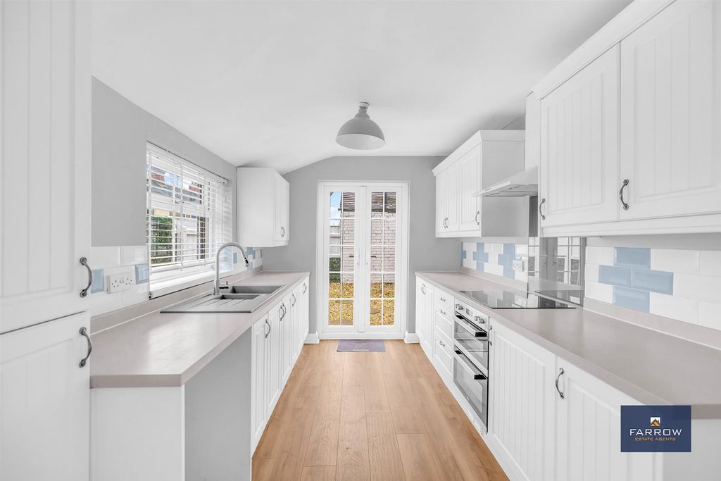 Property photo 2 of 25 Kitchen