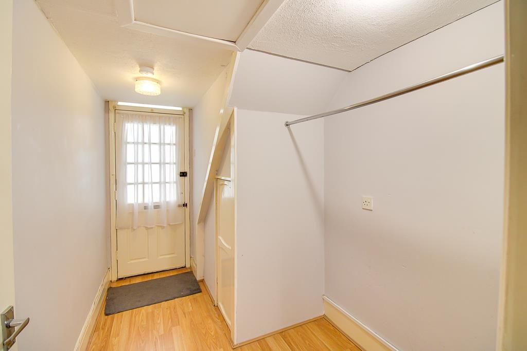 Property photo 2 of 9 Hallway