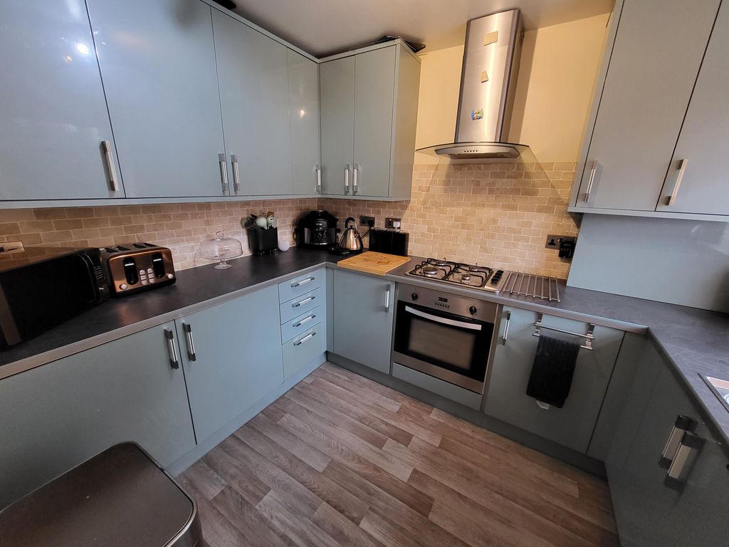 Property photo 3 of 10 Kitchen