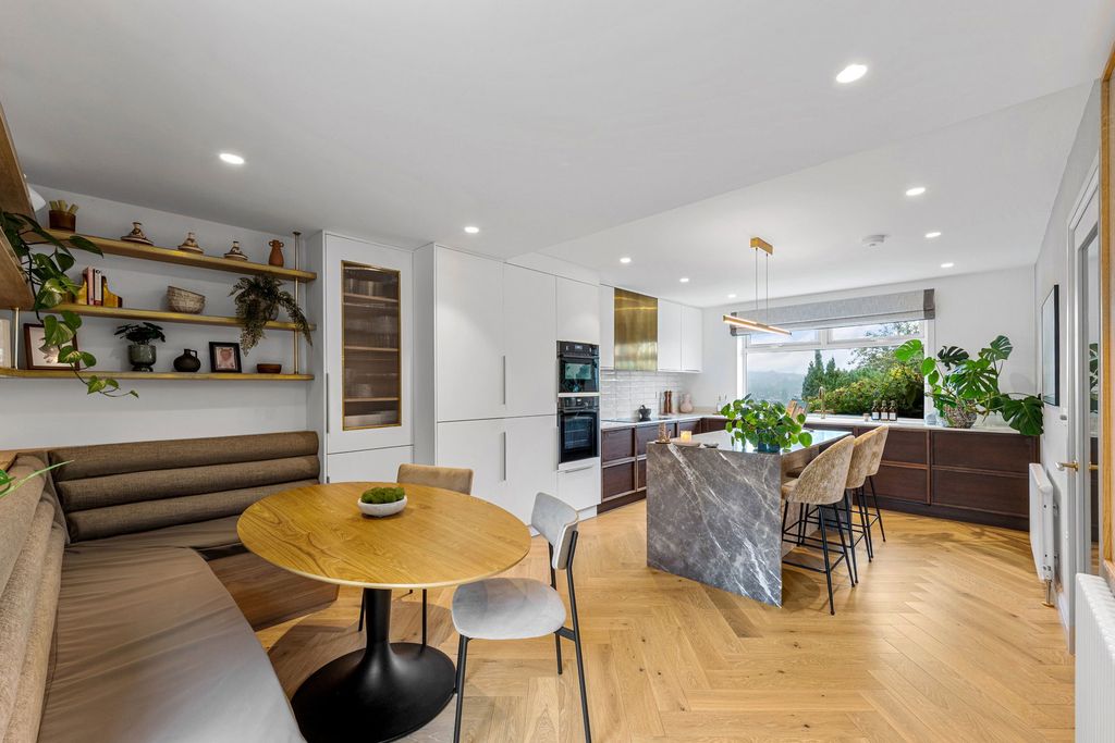 Property photo 1 of 26