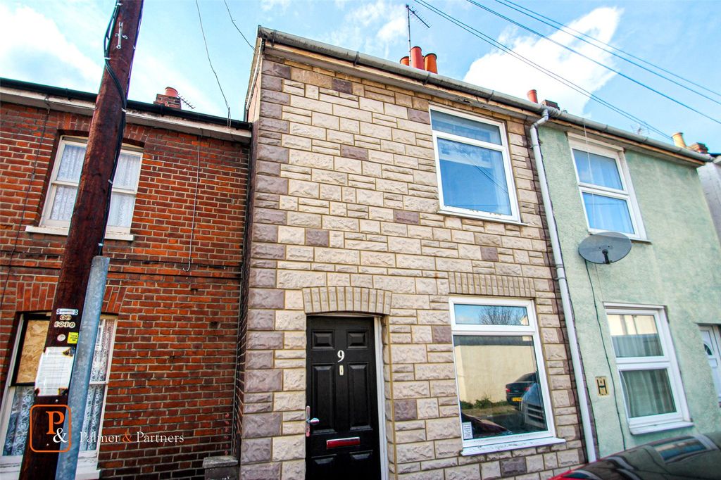 Property photo 1 of 8 External