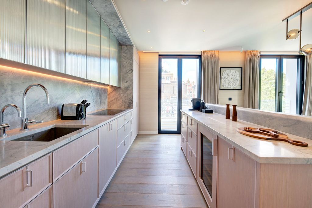 Property photo 3 of 16 Kitchen