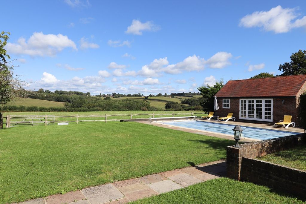 Property photo 2 of 34