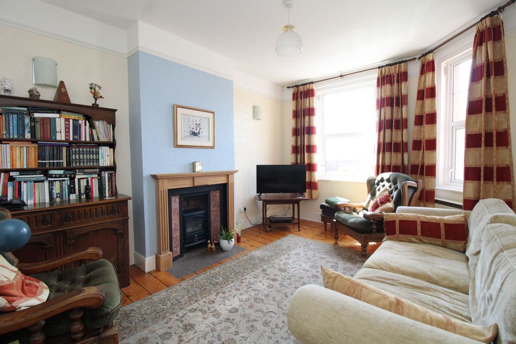 Property photo 2 of 14