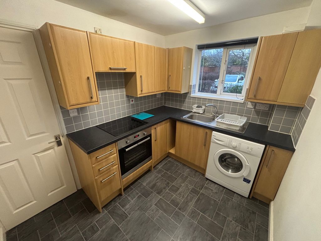 Property photo 3 of 6 Kitchen