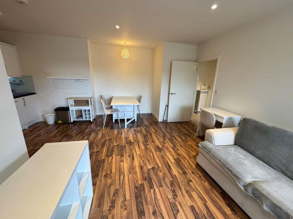Property photo 3 of 8 10Ad059d-43c5-4c41-Bb22-A18F8293Cdc3