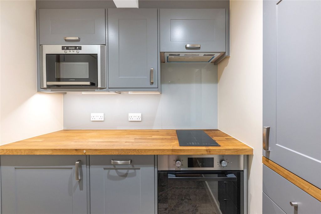 Property photo 2 of 13 Picture No. 16