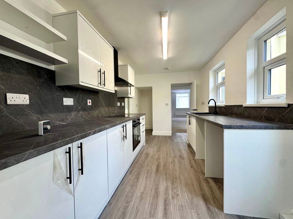 Property photo 2 of 17 0102Fa8A-4Cb3-4542-8137-Cfe6F57Bd70d.Jpeg