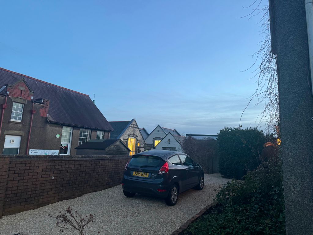 Property photo 2 of 28