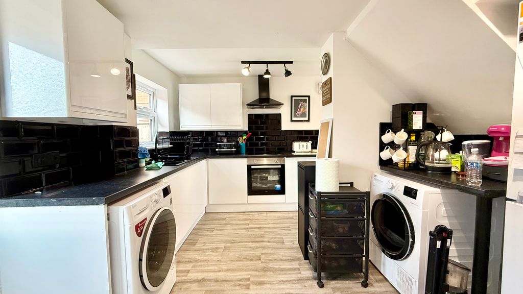Property photo 3 of 14 Kitchen