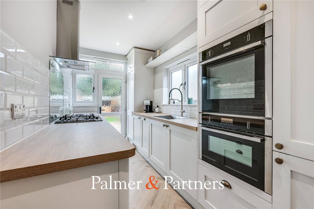 Property photo 2 of 22 Picture No. 11