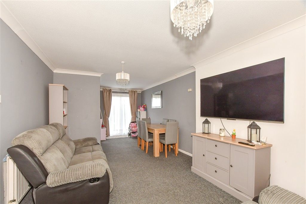 Property photo 3 of 7 Lounge/Diner