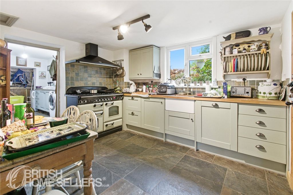 Property photo 2 of 14 10