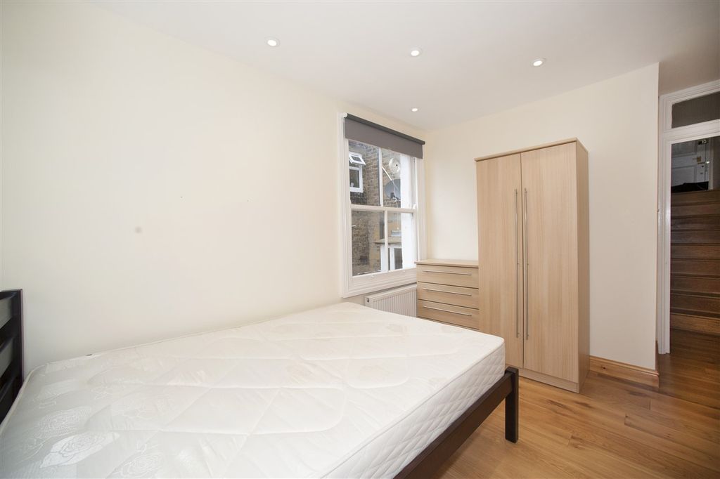 Property photo 2 of 6 Bedroom