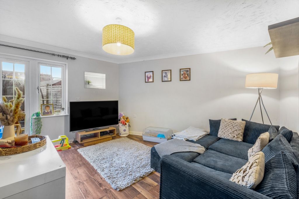 Property photo 3 of 16 23 Ambassador Walk (Spalding)-11