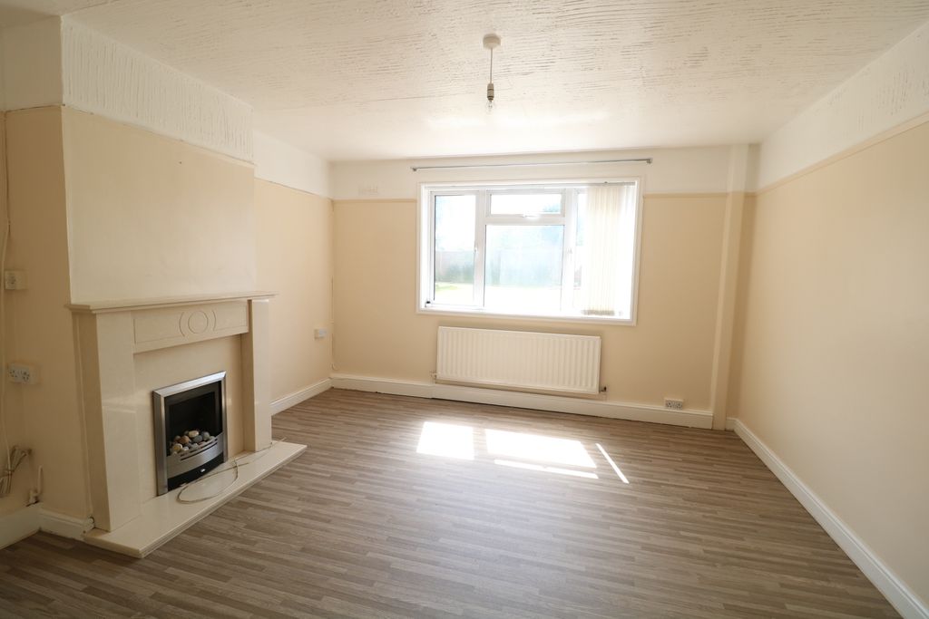 Property photo 2 of 11 Living Room
