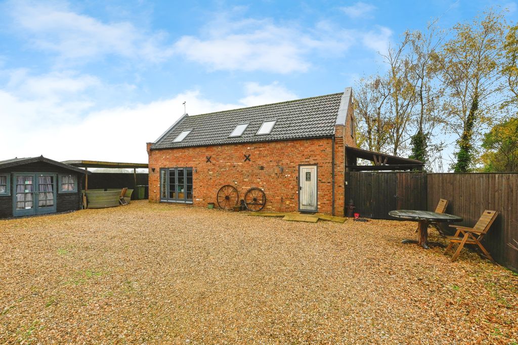 Property photo 3 of 20 L035
